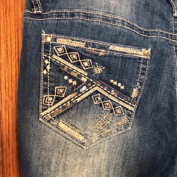 NEW LISTING! Rockin Denim Capris - Picture 7 of 8